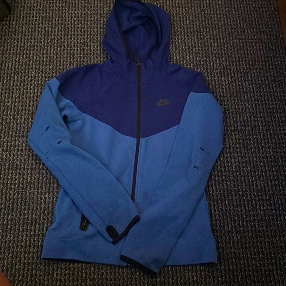 Nike Tech size small. Gently used